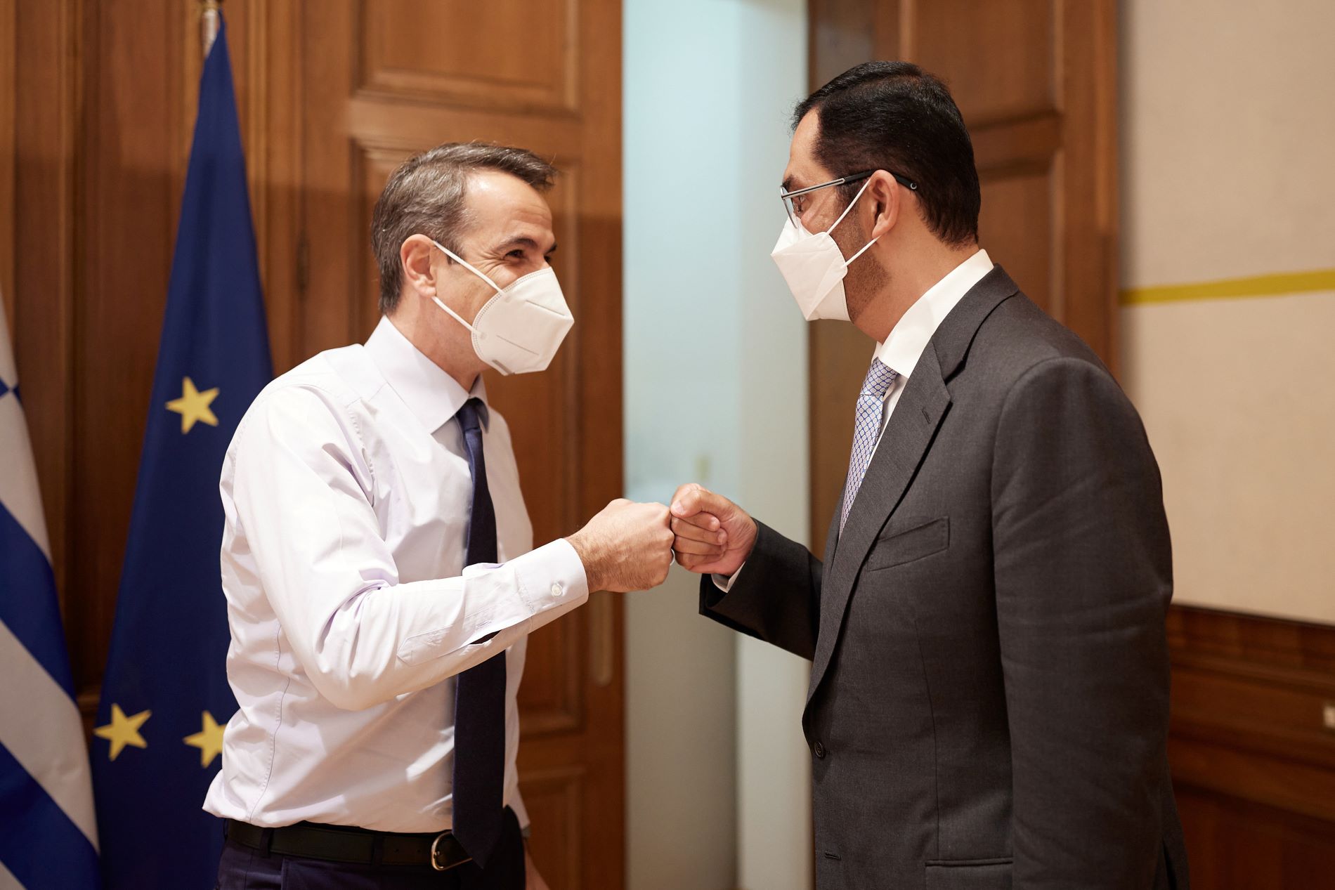 Ο Κυρ. Μητσοτάκης με τον υπουργό Βιομηχανίας των Ηνωμένων Αραβικών Εμιράτων, Σουλτάν μπιν Αχμάντ Σουλτάν Αλ Τζάμπερ ©Eurokinissi