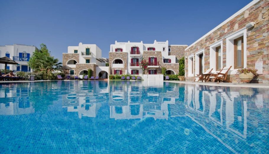 Το ξενοδοχείο Naxos Resort Beach