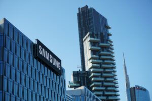 Samsung: Πρόβλεψη για οκταπλάσια αύξηση κερδών με ώθηση από την AI