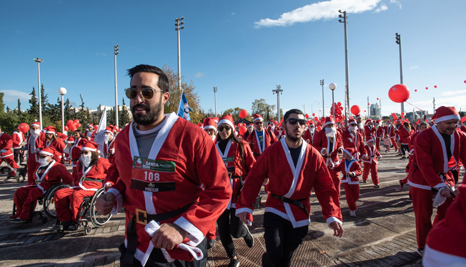 Santa Run: Αγιοβασίληδες έτρεξαν στο ΟΑΚΑ για καλό σκοπό