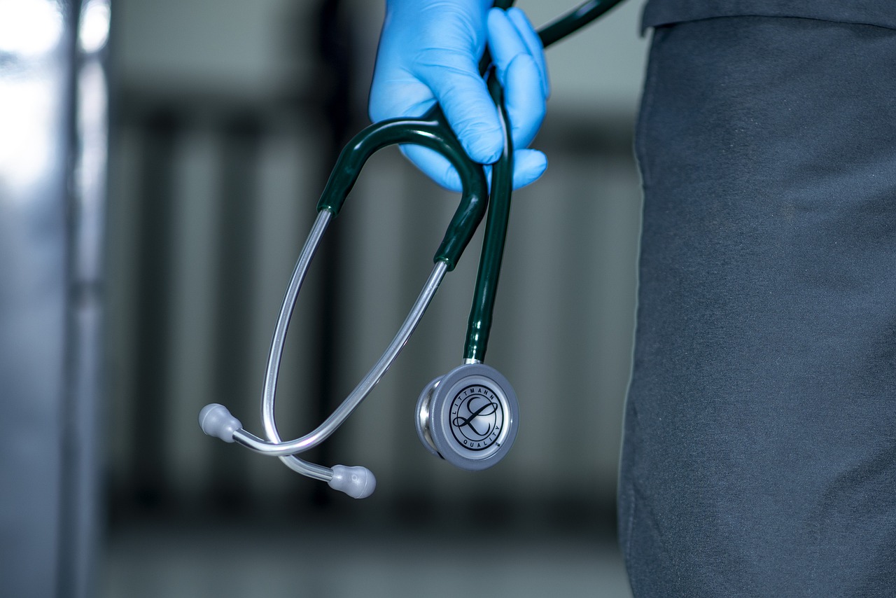 CDC: Μειώνει την καραντίνα για υγειονομικούς λόγω εξάπλωσης της Όμικρον