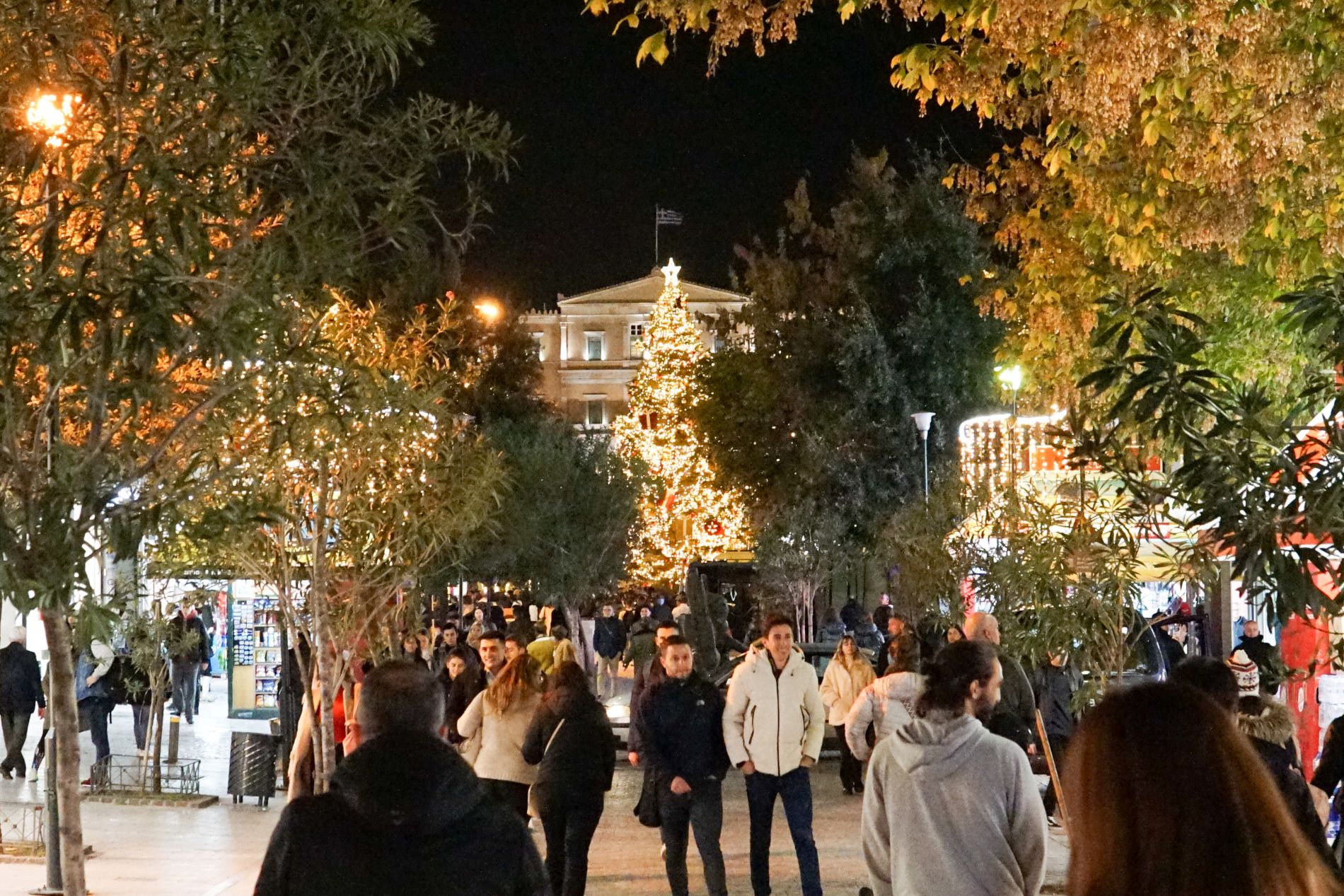 Κόσμος στο Σύνταγμα ©Eurokinissi