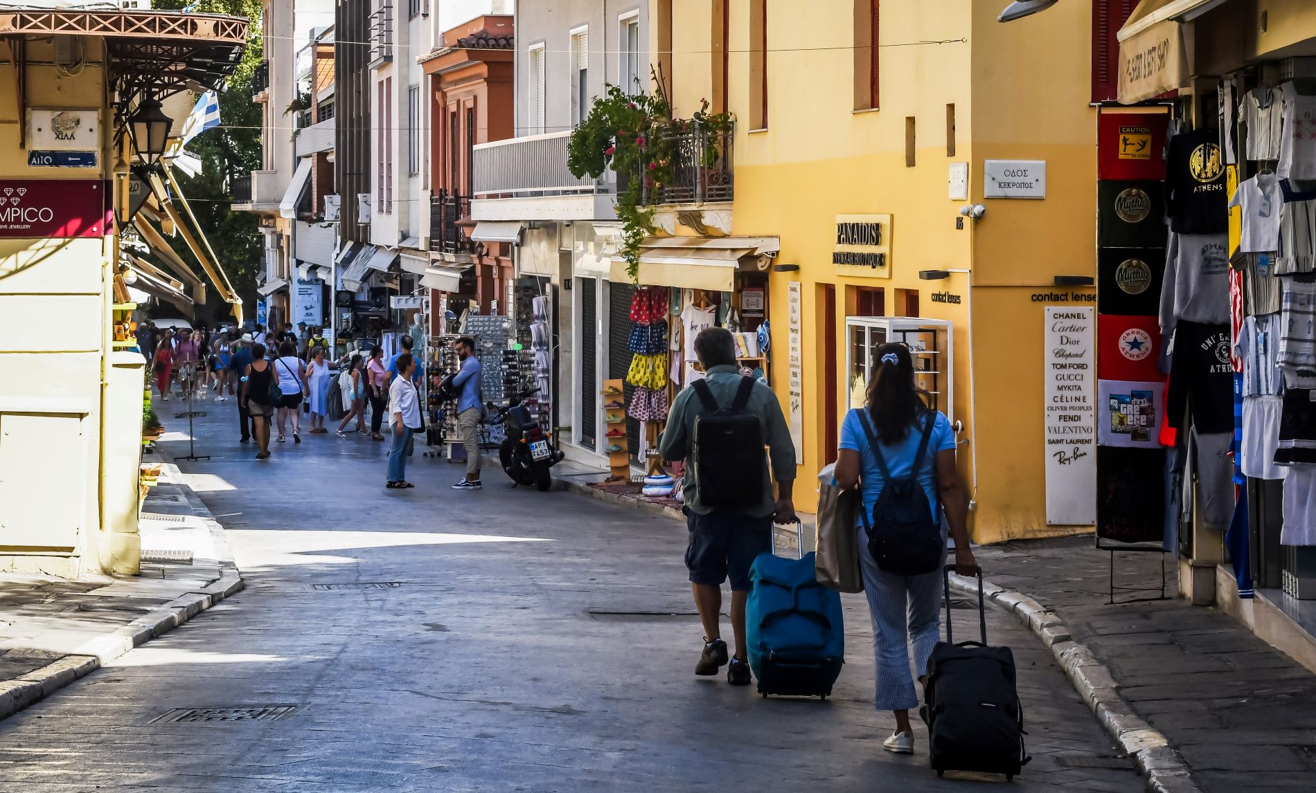 Τουρίστες στο κέντρο της Αθήνας ©Eurokinissi