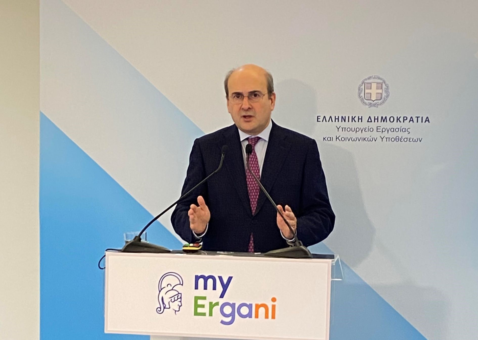 Χατζηδάκης: Πώς θα υλοποιηθεί η Ψηφιακή Κάρτα Εργασίας
