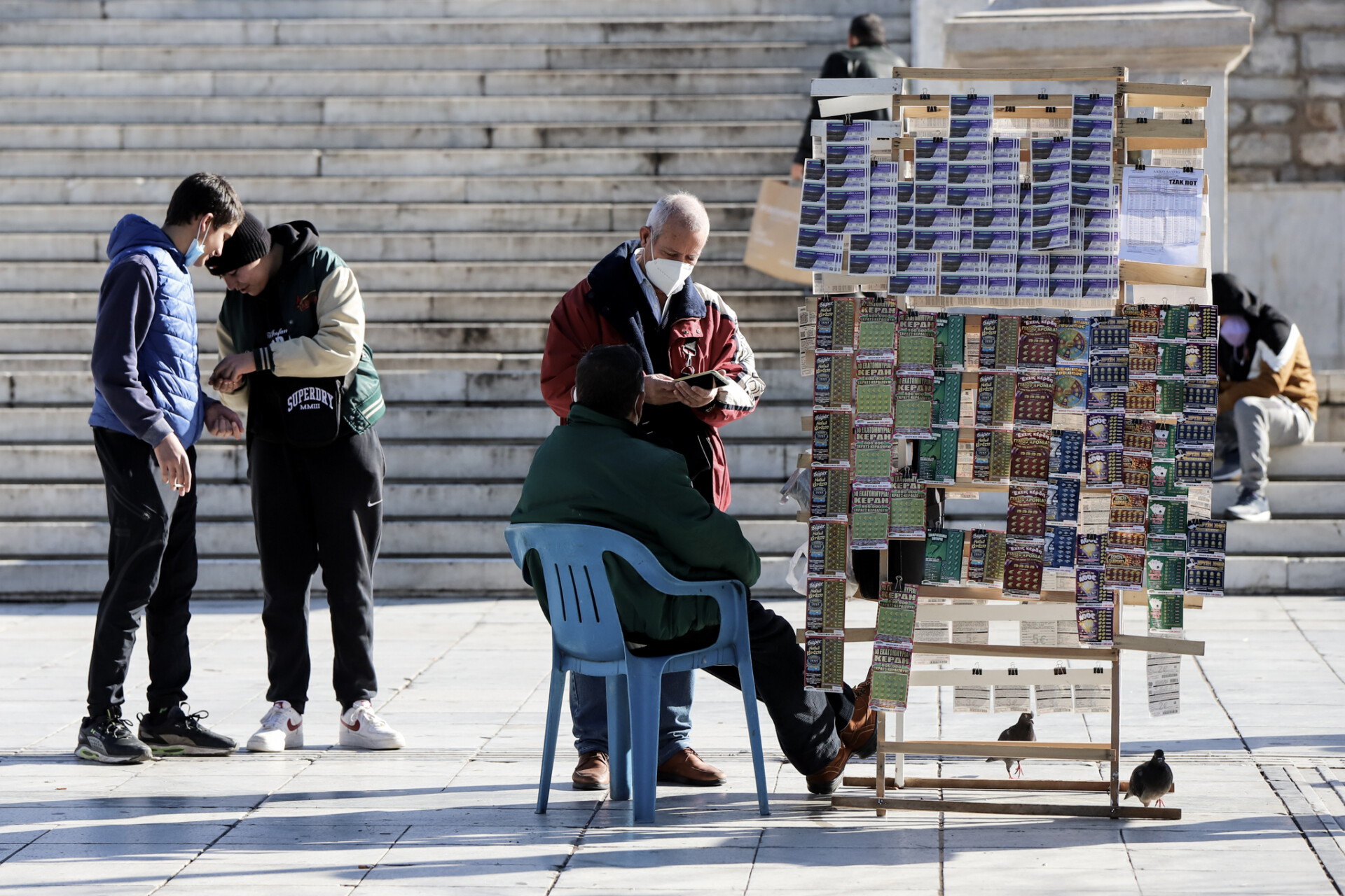 Λαχειοπώλης στο Σύνταγμα © Eurokinissi