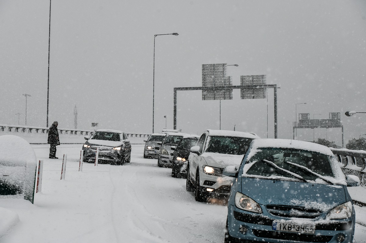 Απαγόρευση βαρέων οχημάτων από τις 10 το βράδυ στην Αττική Οδό