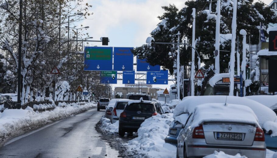 Εγκλωβισμένα οχήματα στη Λεωφόρο Μεσογείων © Eurokinissi