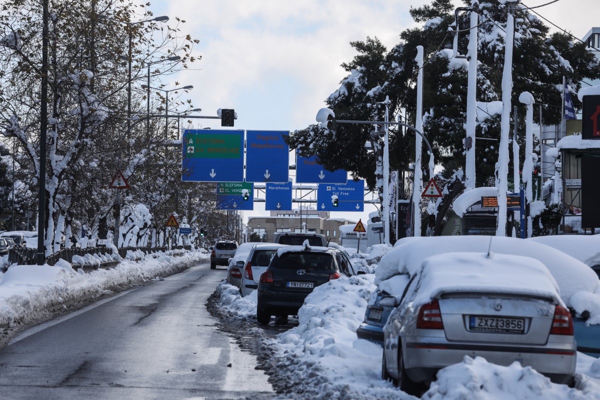 Εγκλωβισμένα οχήματα στη Λεωφόρο Μεσογείων © Eurokinissi