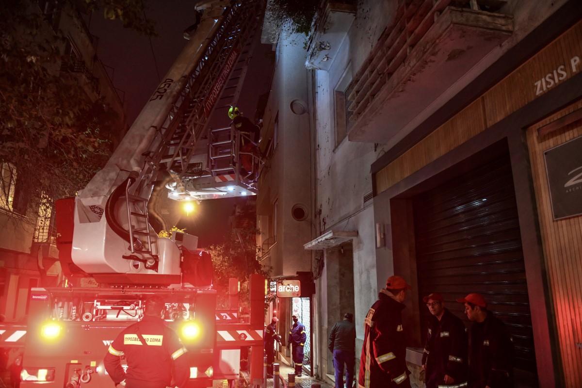 Θεσσαλονίκη: Φωτιά σε διαμέρισμα με μία τραυματία και 2 νεκρά σκυλάκια