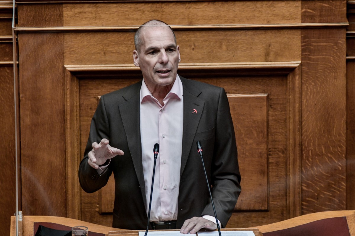 Ο Γιάνης Βαρουφάκης στην Ολομέλεια της Βουλής © Eurokinissi