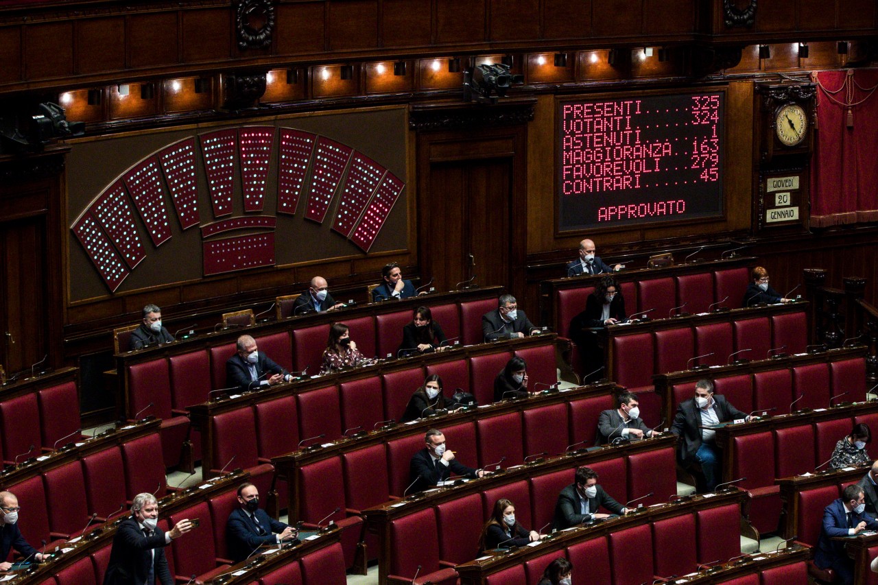 Ιταλία: Επανάληψη ψηφοφορίας και κρυφές επαφές Ντράγκι – Σαλβίνι