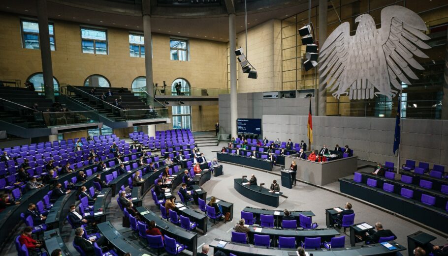 Bundestag, το γερμανικό Κοινοβούλιο © EPA/CLEMENS BILAN