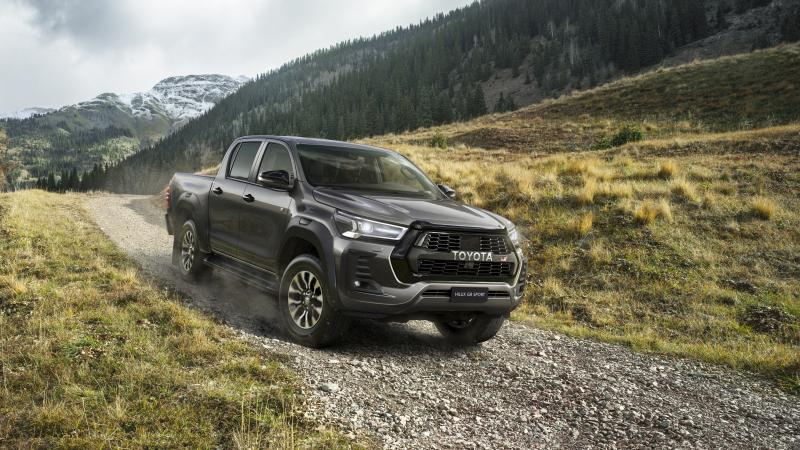 Νέο Toyota Hilux GR Sport με επιδόσεις και στυλ εμπνευσμένα από τα ράλλυ