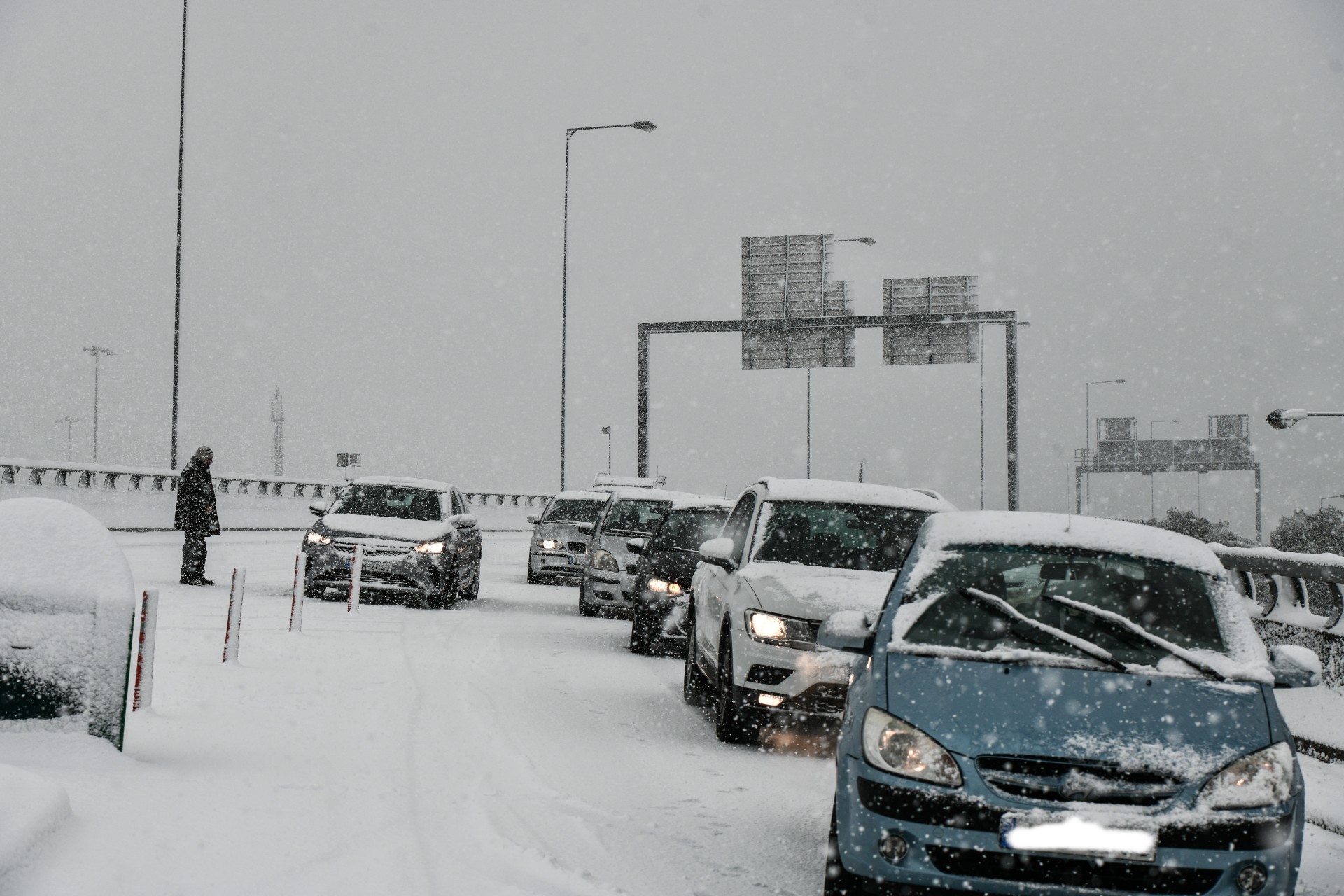 Εγκλωβισμένοι οδηγοί στην Αττική Οδό © Eurokinissi