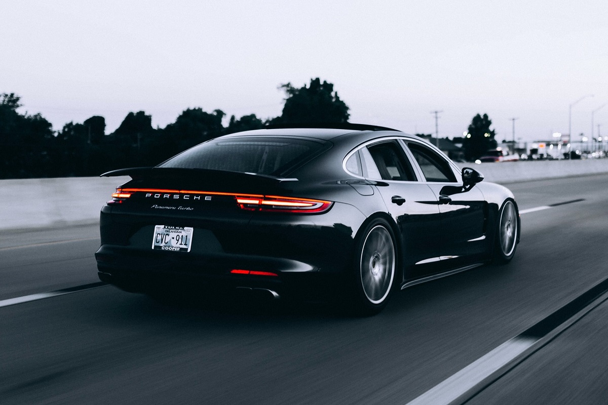 Με πέντε νέες εκδόσεις από την άνοιξη η Porsche Τaycan Sport Turismo