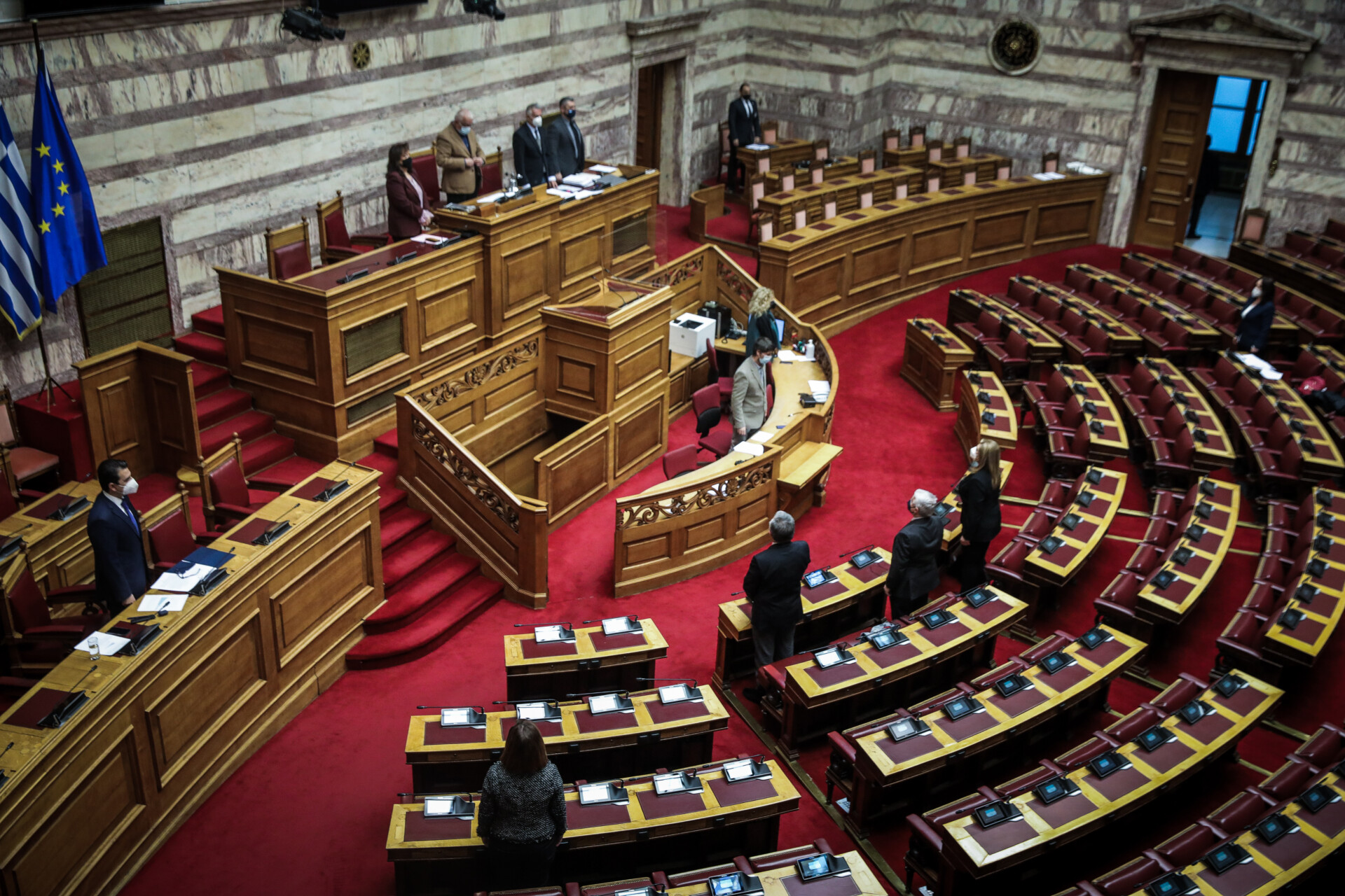 Βουλή: Ενός λεπτού σιγή για τους νεκρούς των Ιμίων