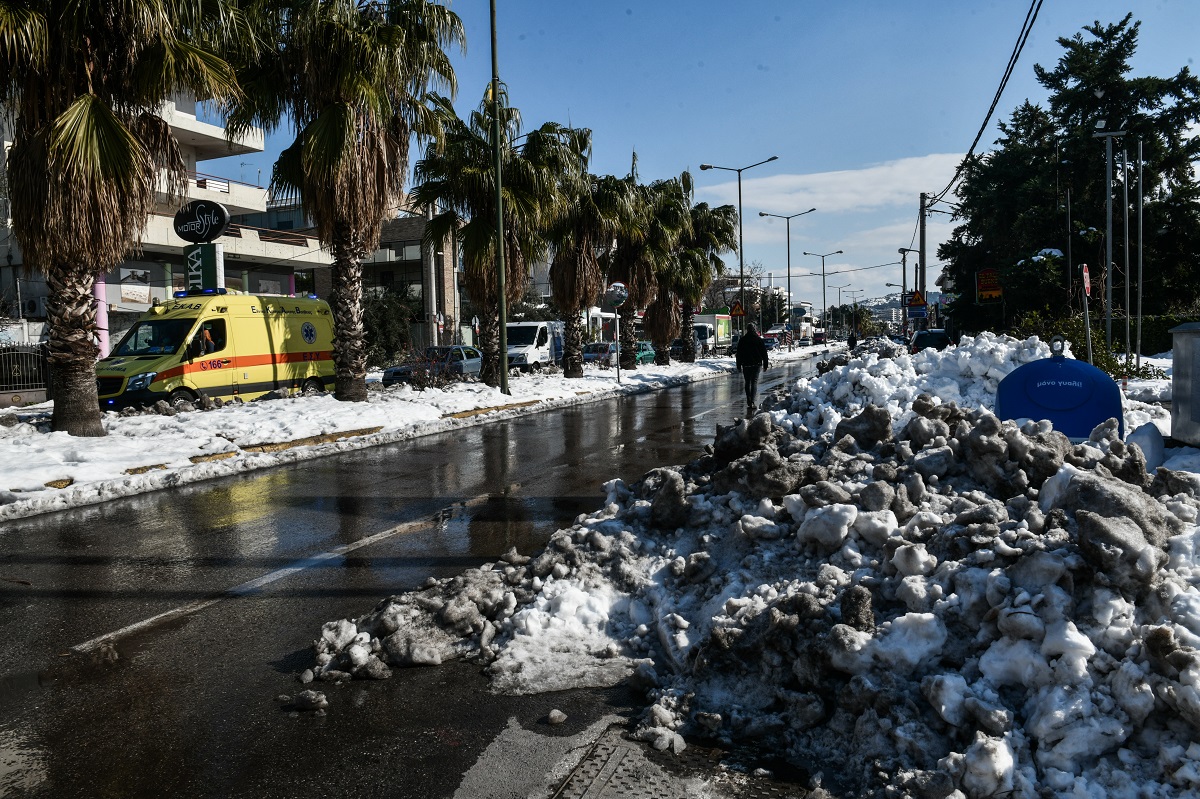 Δήμοι καθαρίζουν τους δρόμους © EUROKINISSI