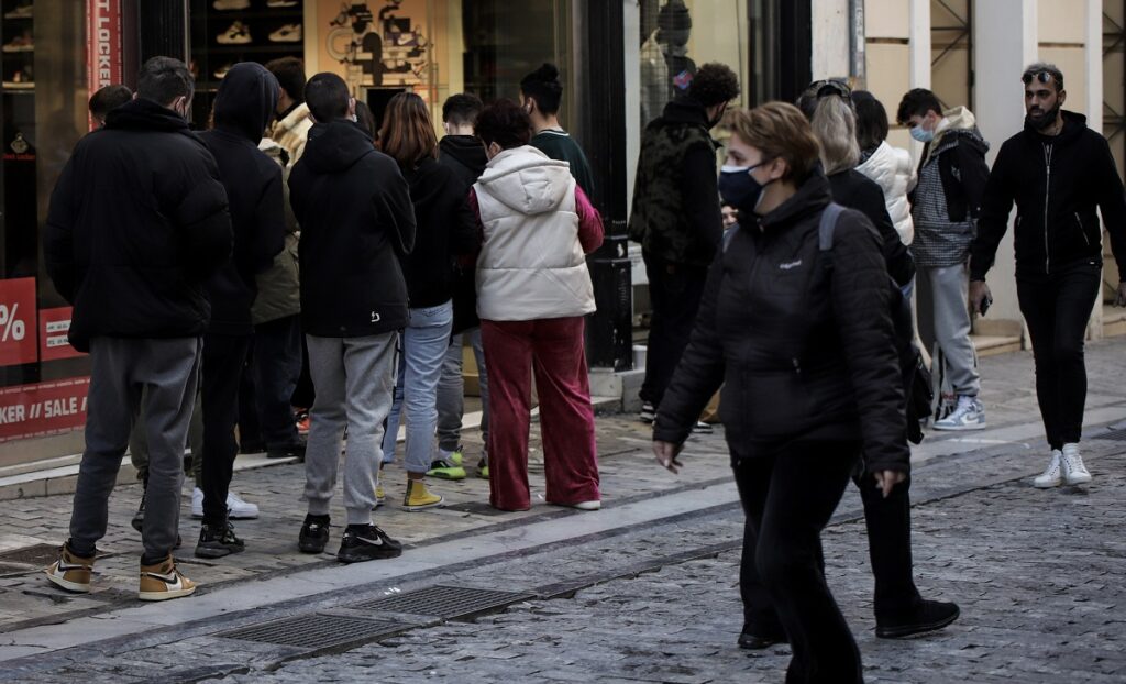 Χειμερινές εκπτώσεις: Ανοικτά τα καταστήματα την Κυριακή