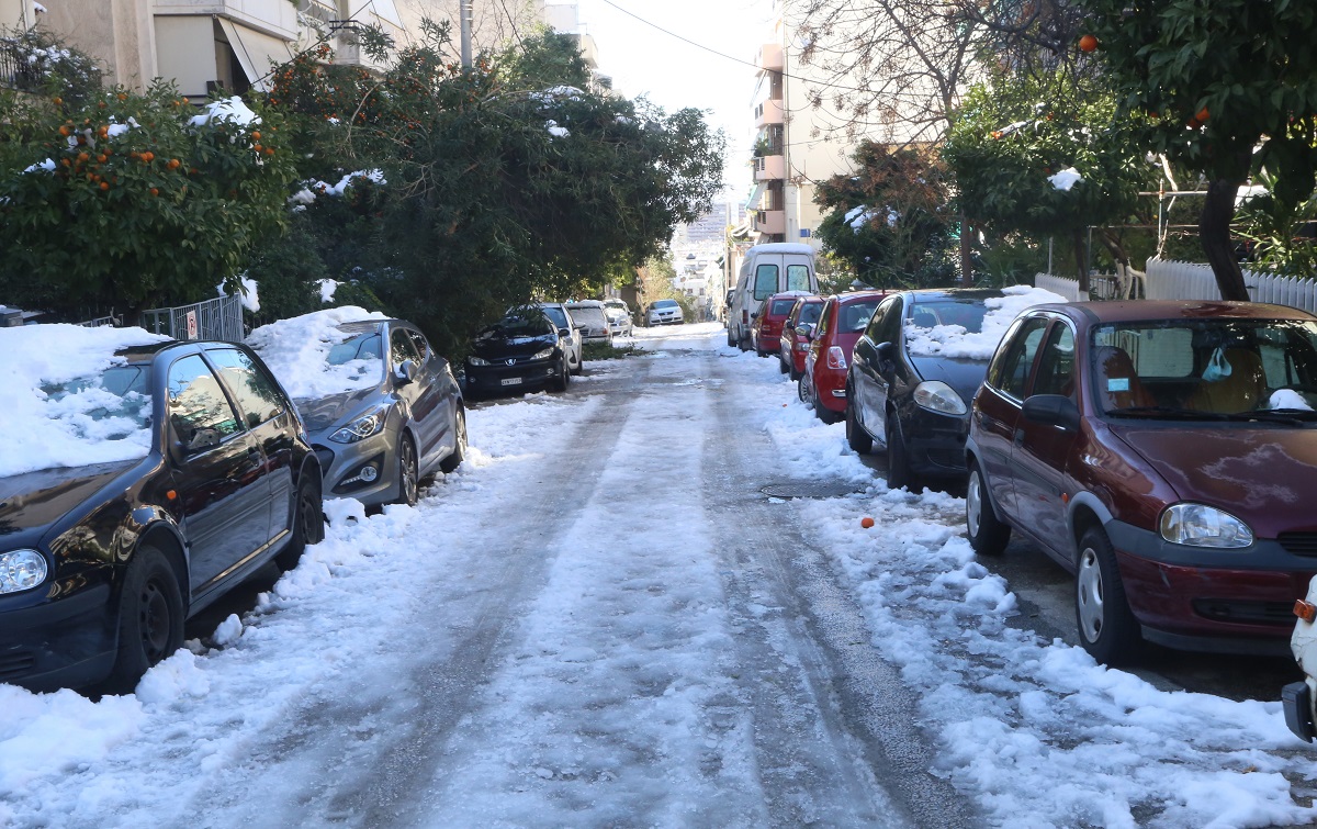 Παραμένουν τα προβλήματα σε πολλές περιοχές των δήμων της Αττικής