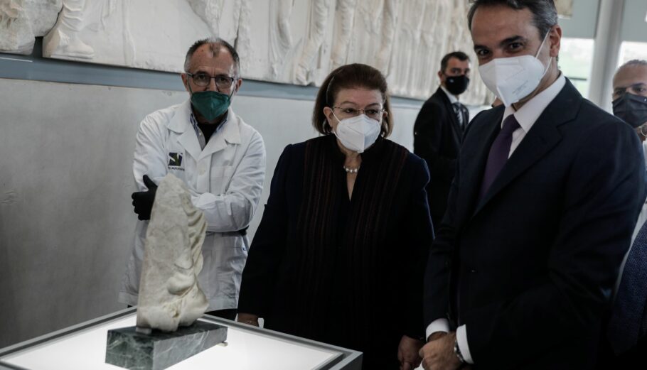 Ο Κυρ. Μητσοτάκης και η Λϊνα Μενδώνη ©Eurokinissi
