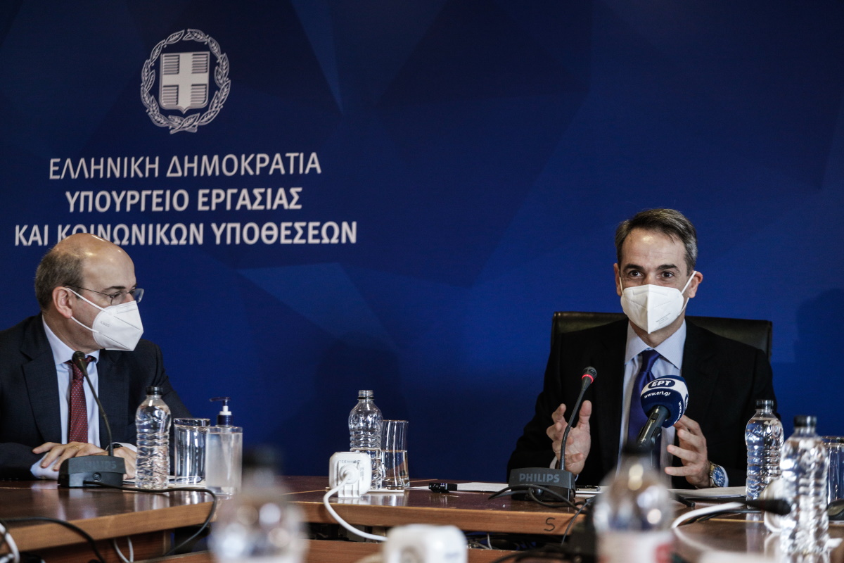 Στον ΟΑΕΔ ο Μητσοτάκης: 86.000 νέες θέσεις μέσω 11 προγραμμάτων