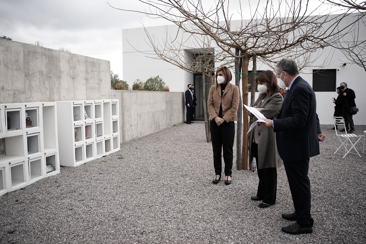 Η κ. Σακελλαροπούλου επισκέφθηκε το Κέντρο Αποτέφρωσης Νεκρών στη Ριτσώνα © EUROKINISSI