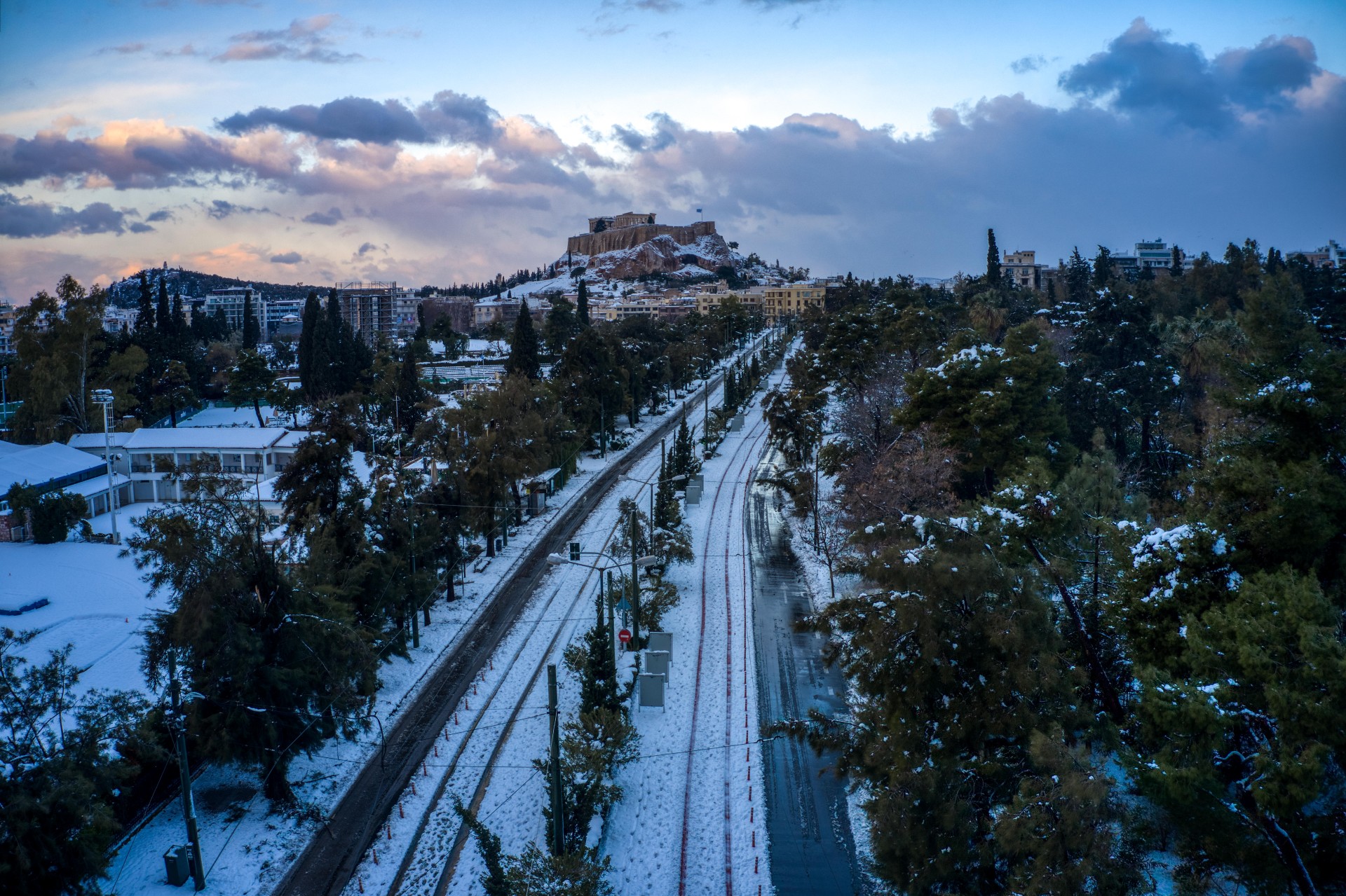 Το χιονισμένο κέντρο της Αθήνας από ψηλά © Eurokinissi