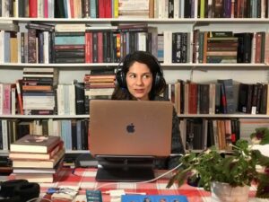 Η συνιδρύτρια του Women On Top, της πρωτοβουλίας Mentorkids και της online λέσχης ανάγνωσης Bookworm Στέλλα Κάσδαγλη