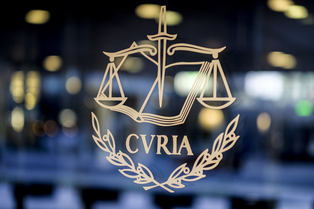 Δικαστήριο ΕΕ: Επιτρέπει τις περικοπές κονδυλίων σε Πολωνία, Ουγγαρία