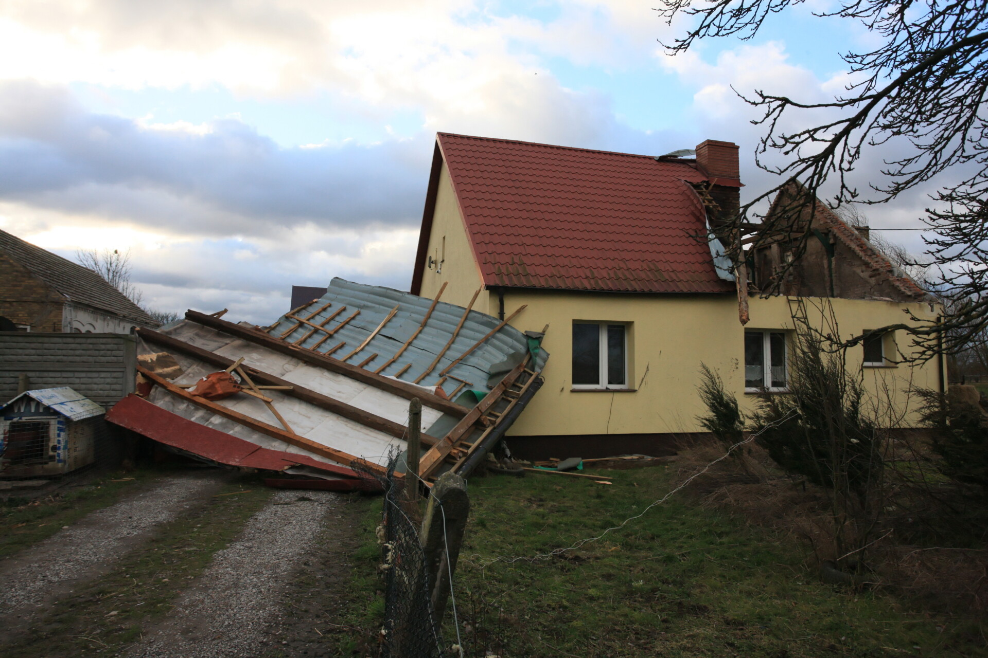 Καταστροφές από την κακοκαιρία ΖεΪνέπ / EPA/Lech Muszynski POLAND OUT