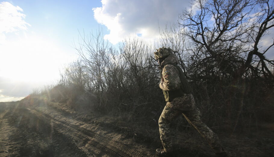 Ουκρανός στρατιώτης © EPA/ALISA YAKUBOVYCH