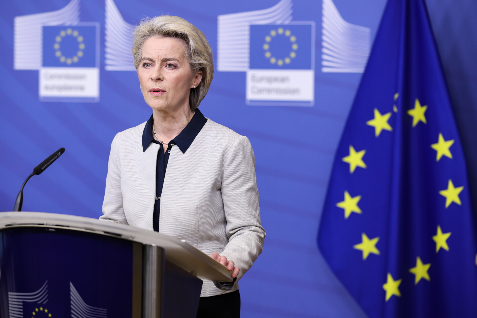 Η Ούρσουλα φον ντεν Λάιεν © EPA/KENZO TRIBOUILLARD / POOL