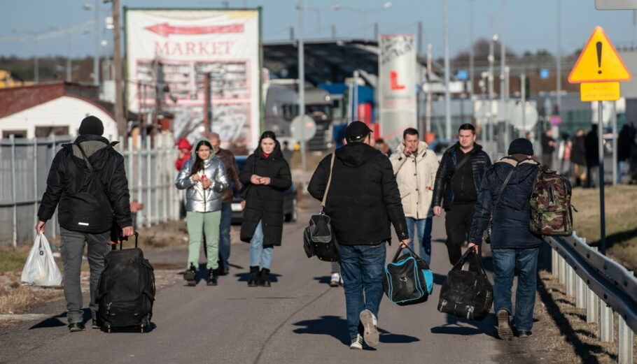 Πρόσφυγες στα σύνορα της Ουκρανίας © EPA/WOJTEK JARGILO POLAND OUT