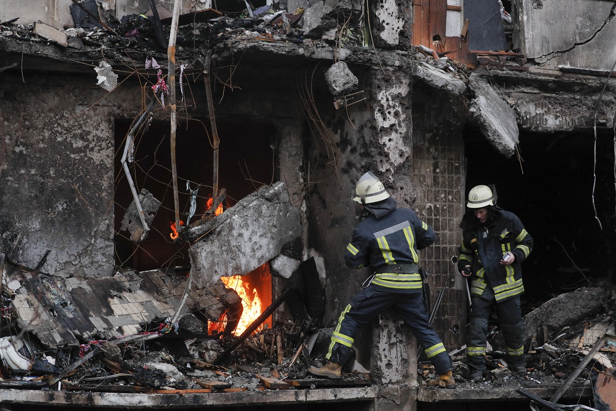 Βομβαρδισμός στην περιφέρεια του Κιέβου ©EPA/SERGEY DOLZHENKO