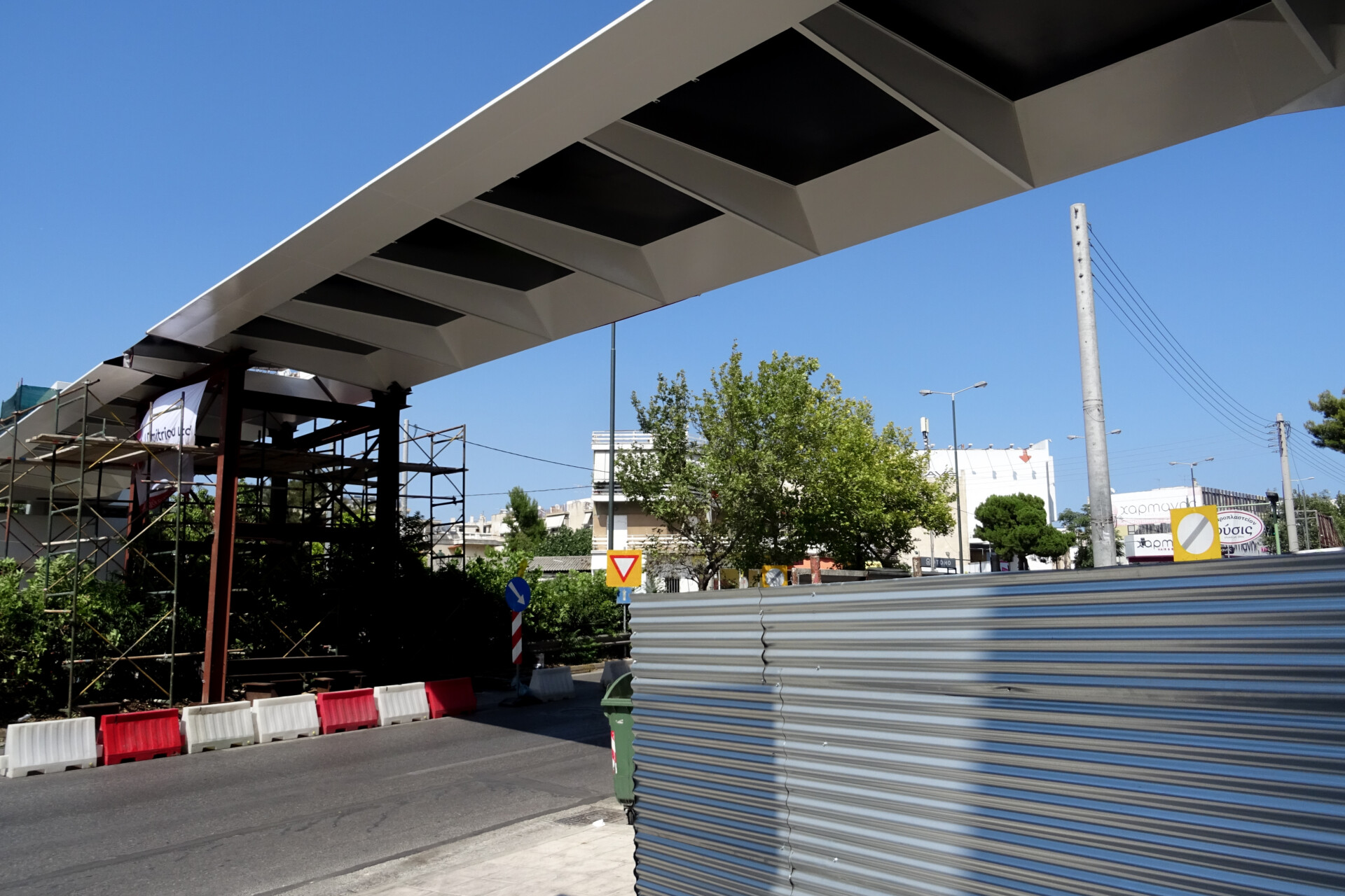 Περιφέρεια Αττικής: Παραδίδεται την Τρίτη η πεζογέφυρα στη Λ. Μεσογείων