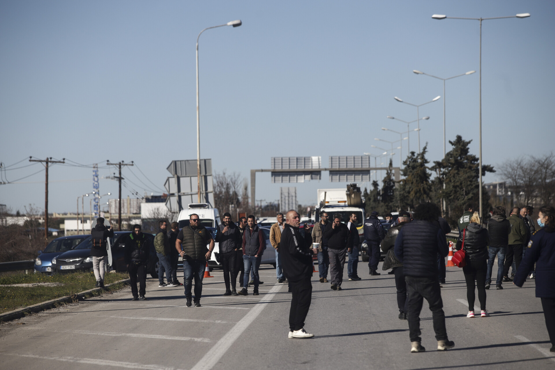 Καστοριά: Αγρότες απέκλεισαν τον κάθετο άξονα της Εγνατίας οδού