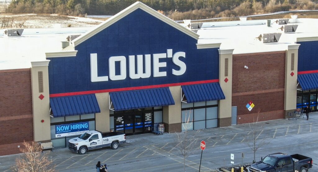 Lowe's © EPA/TANNEN MAURY