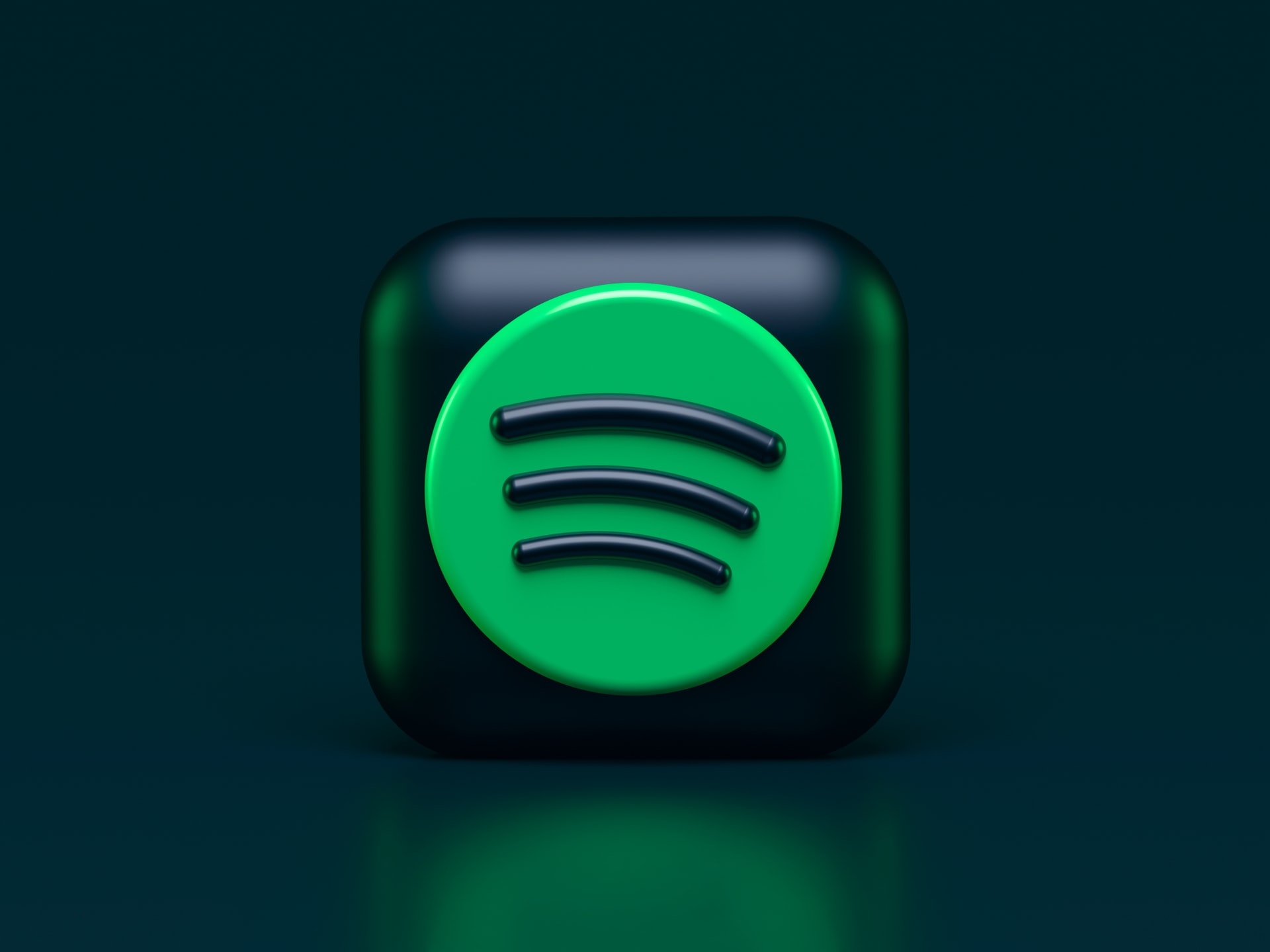 Spotify: Ο CEO ζητεί συγγνώμη αλλά ο podcaster Ρόγκαν παραμένει