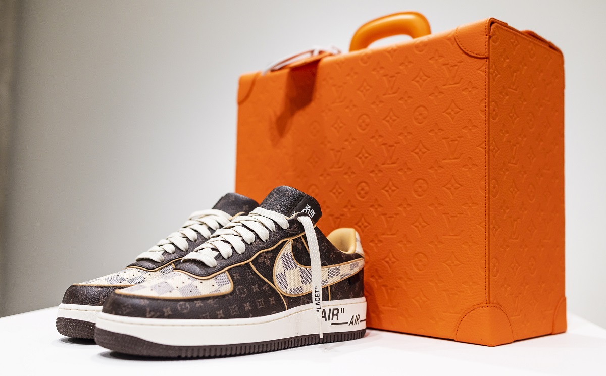 Τα 25 εκατ. δολάρια άγγιξαν τα 200 sneakers του Abloh σε δημοπρασία