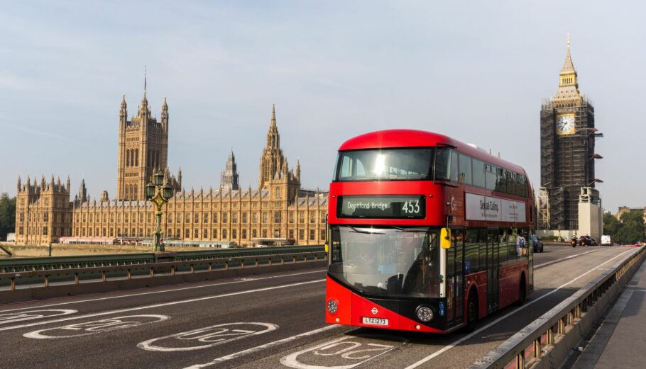 Λεωφορείο στο Λονδίνο ©EPA/VICKIE FLORES