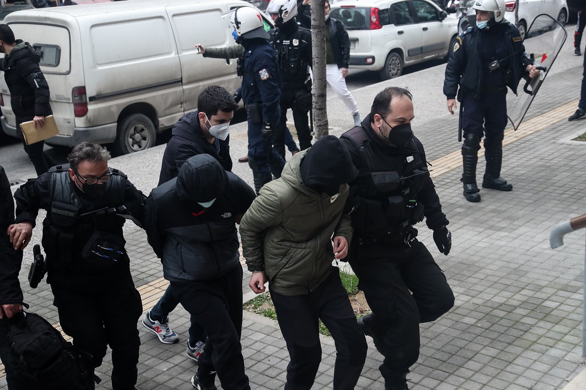 Δολοφονία 19χρονου: Ξεκινούν οι απολογίες των 8 συλληφθέντων