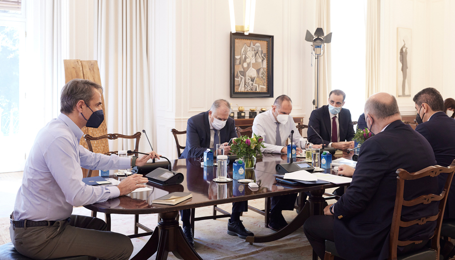 Ο Μητσοτάκης φέρνει μέτρα για την οπαδική βία: Η σύσκεψη στο Μαξίμου