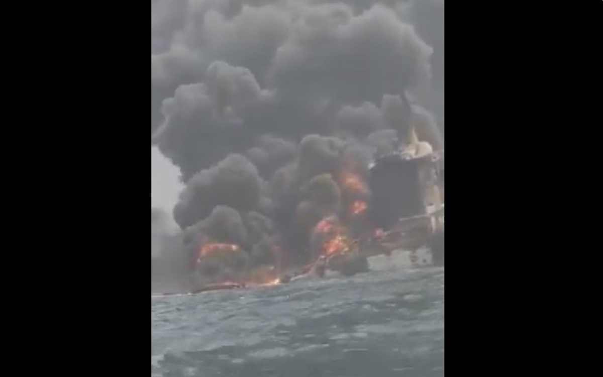Έκρηξη σε δεξαμενόπλοιο που έπλεε στα ανοικτά της Νιγηρίας © twitter