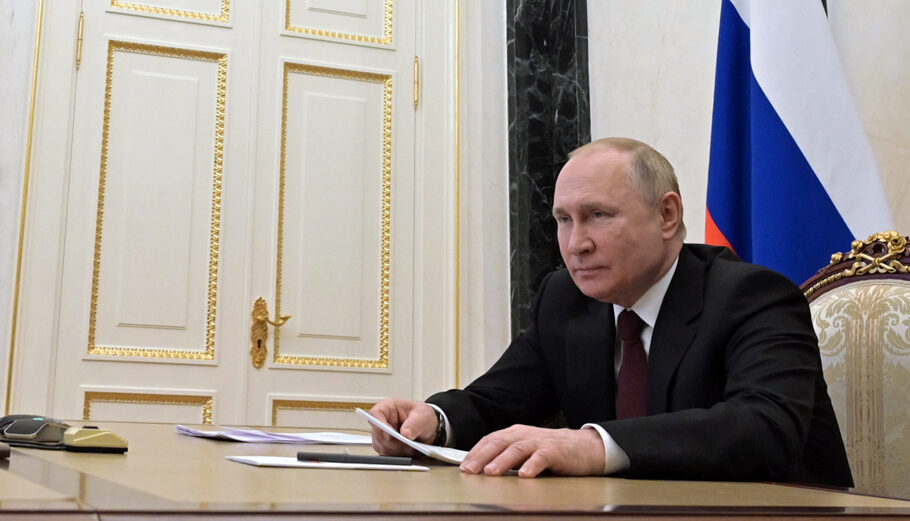 O Ρώσος πρόεδρος Βλαντίμιρ Πούτιν απευθύνει διάγγελμα μέσω του οποίου αναγνωρίζει τις «Δημοκρατία του Ντόνεντσκ» και «Δημοκρατία του Λουχάνσκ» © EPA/ALEXEI NIKOLSKY / KREMLIN POOL / SPUTNIK / POOL MANDATORY CREDIT