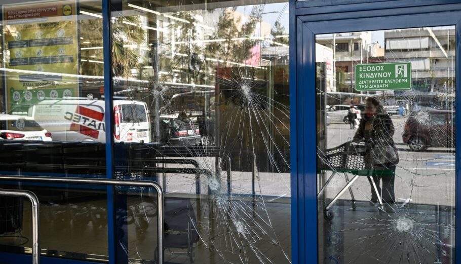 Επίθεση του Ρουβίκωνα σε σούπερ μάρκετ στο Ίλιον © EUROKINISSI