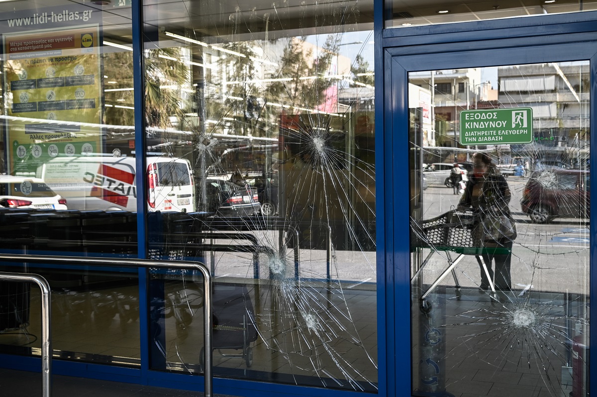 Επίθεση του Ρουβίκωνα σε σούπερ μάρκετ στο Ίλιον