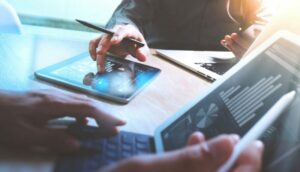 Γκάζι στις ρυθμίσεις οφειλών από τους servicers – Επιταχύνεται η διάθεση ακινήτων στην αγορά