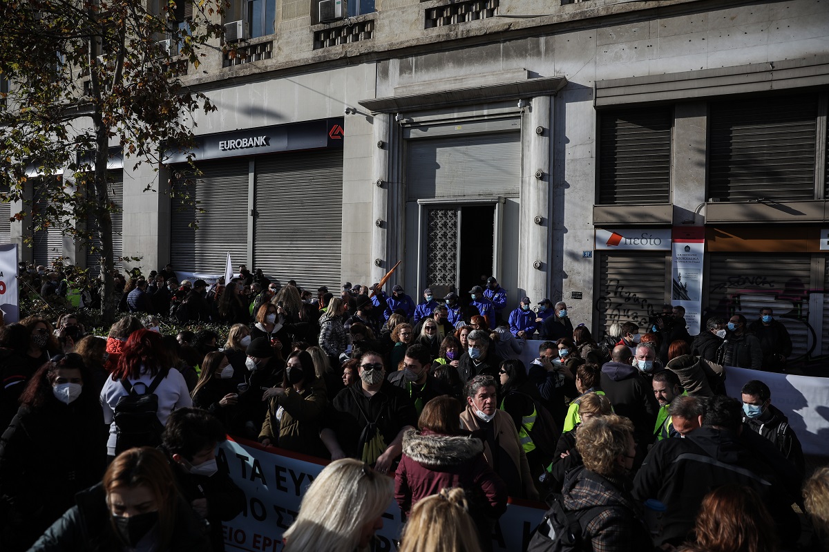 Ένταση σε συγκέντρωση ΑΔΕΔΥ – ΠΟΕΔΗΝ στην Πανεπιστημίου © Eurokinissi