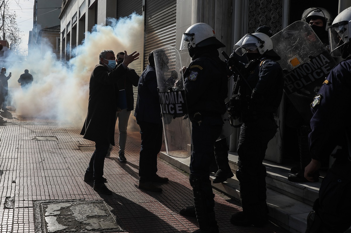 Ένταση σε συγκέντρωση ΑΔΕΔΥ – ΠΟΕΔΗΝ στην Πανεπιστημίου © Eurokinissi