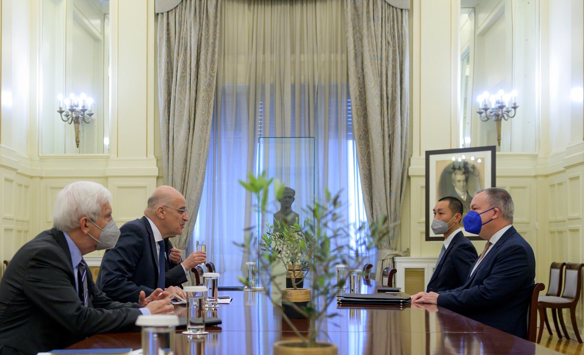 Δένδιας: Η Ουκρανία επί τάπητος στη συνάντηση με τον Βρετανό πρέσβη